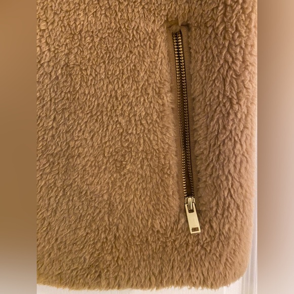 J.Crew Excursion Plush Vest. Color: Golden Tan Size Small Vest - Picture 5 of 8